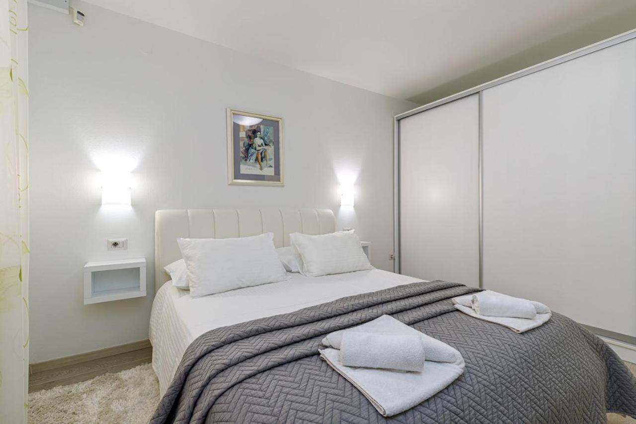 Apartments Lavizatic Пореч Экстерьер фото