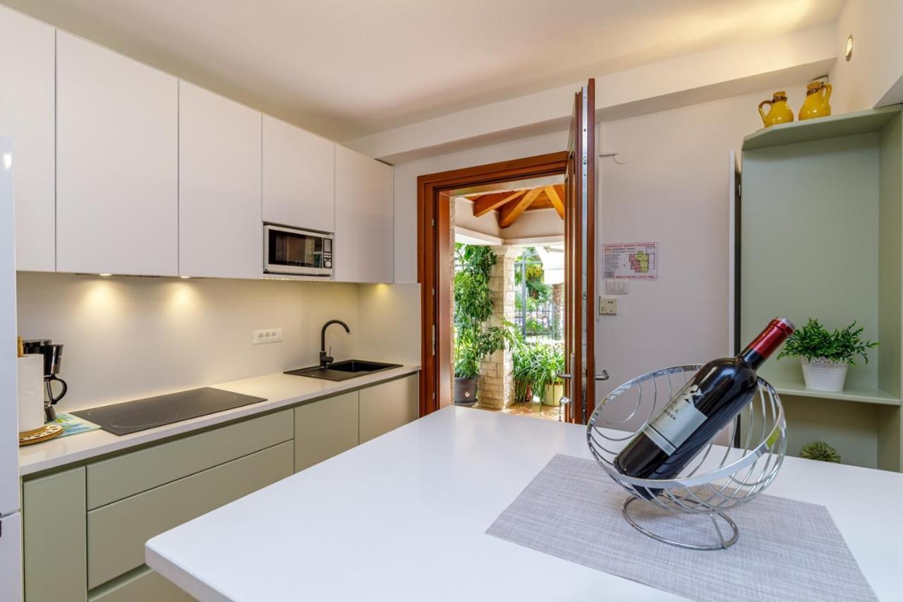 Apartments Lavizatic Пореч Экстерьер фото