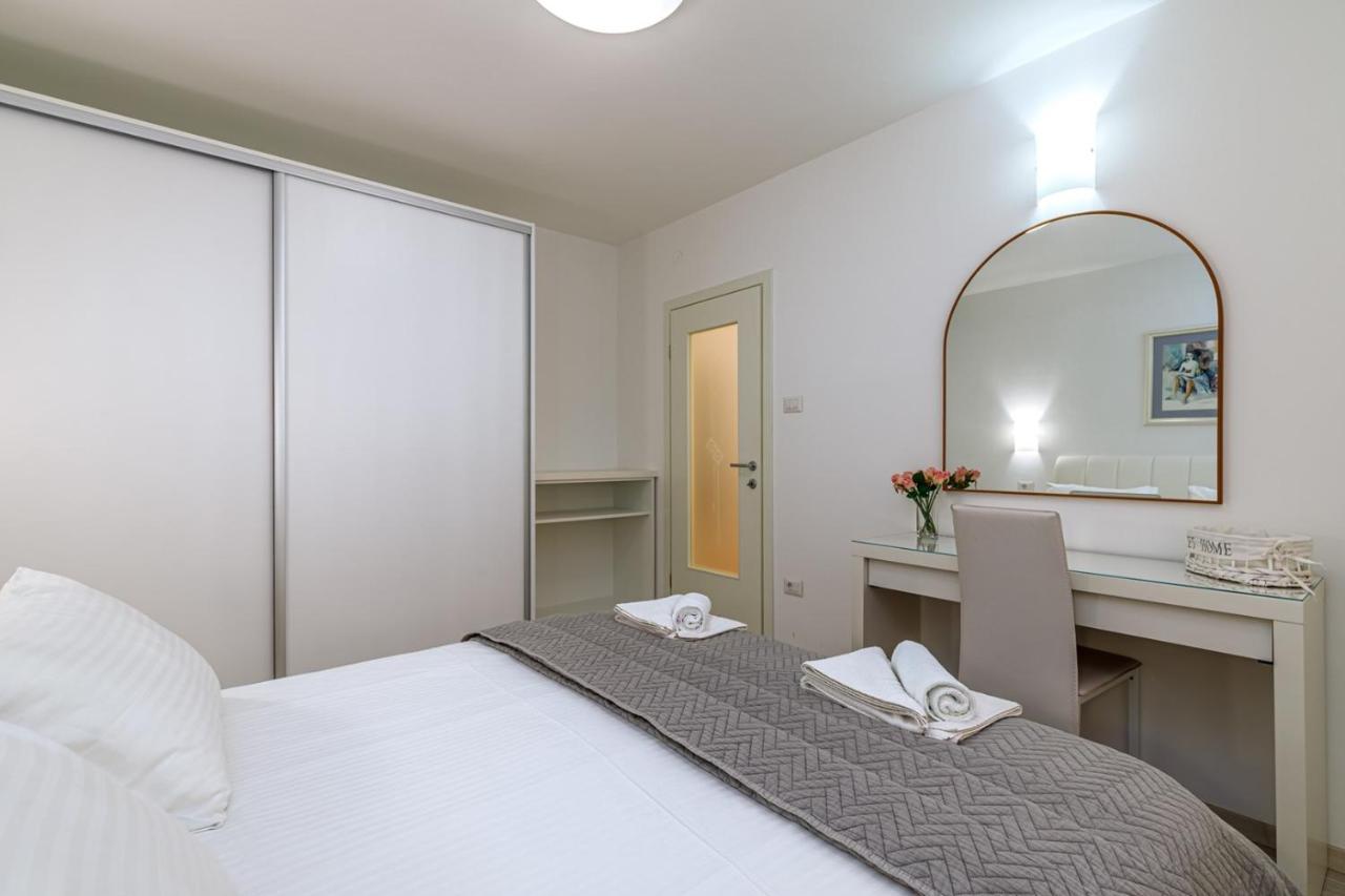 Apartments Lavizatic Пореч Экстерьер фото