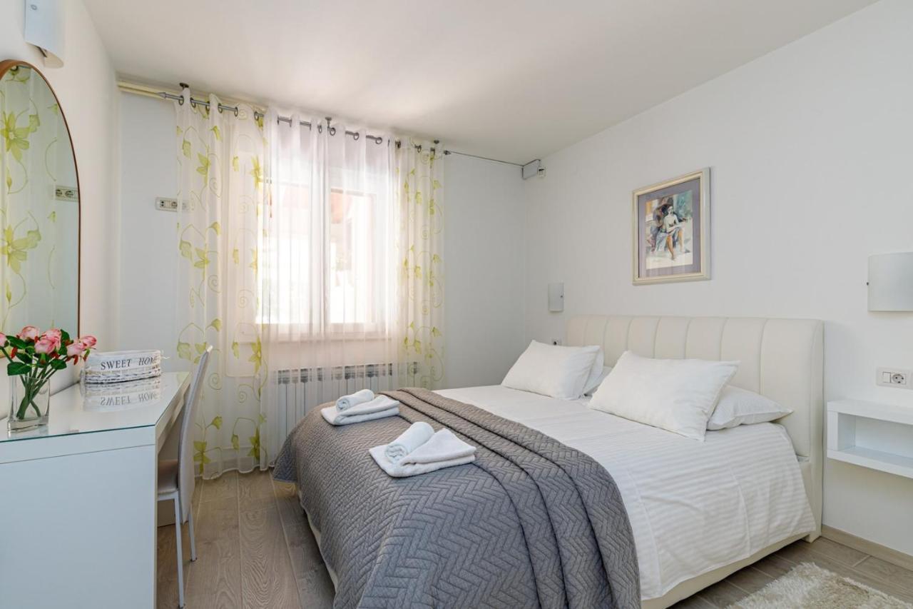 Apartments Lavizatic Пореч Экстерьер фото
